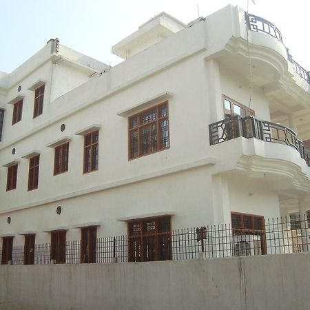 Welcome Inn At Ganges Varanasi Exterior photo