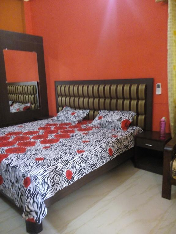 Welcome Inn At Ganges Varanasi Room photo