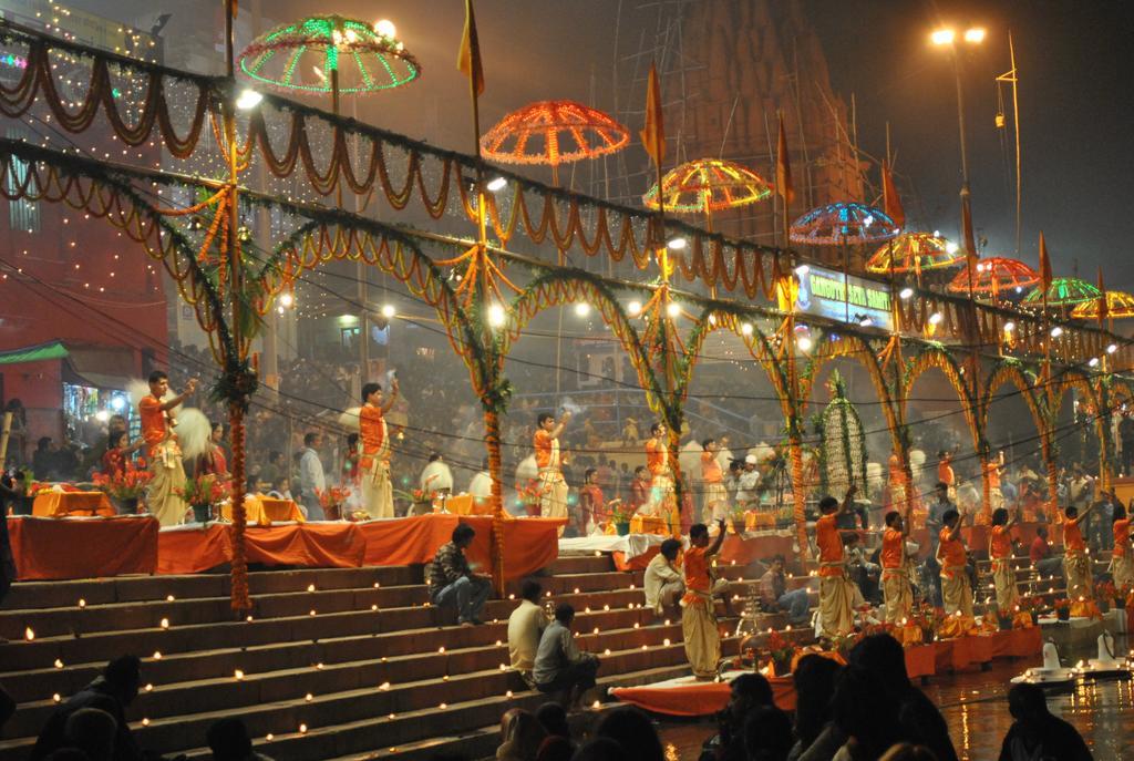 Welcome Inn At Ganges Varanasi Exterior photo