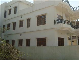 Welcome Inn At Ganges Varanasi Exterior photo