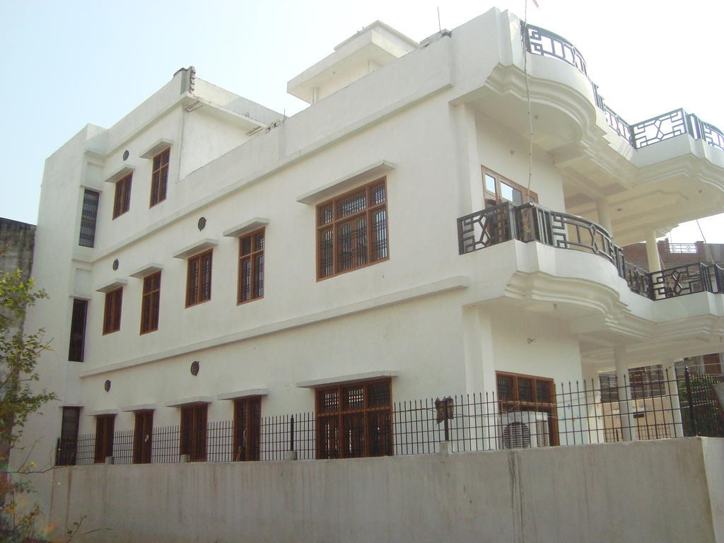 Welcome Inn At Ganges Varanasi Exterior photo