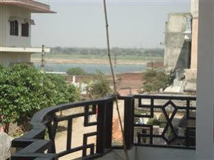 Welcome Inn At Ganges Varanasi Exterior photo